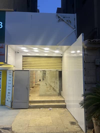 Retail for Rent in Mokattam, Cairo - محل تجارى على شارع ٩ الرئيسي متشطب ارفف وسقف معلق