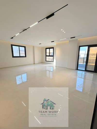 3 Bedroom Apartment for Sale in Sheikh Zayed, Giza - f3f03556-245d-4a91-b7e9-c7d2494fbf1b. jpg 3 Bedroom Apartment for Sale in Sheikh Zayed, Giza - f3f03556-245d-4a91-b7e9-c7d2494fbf1b. jpg