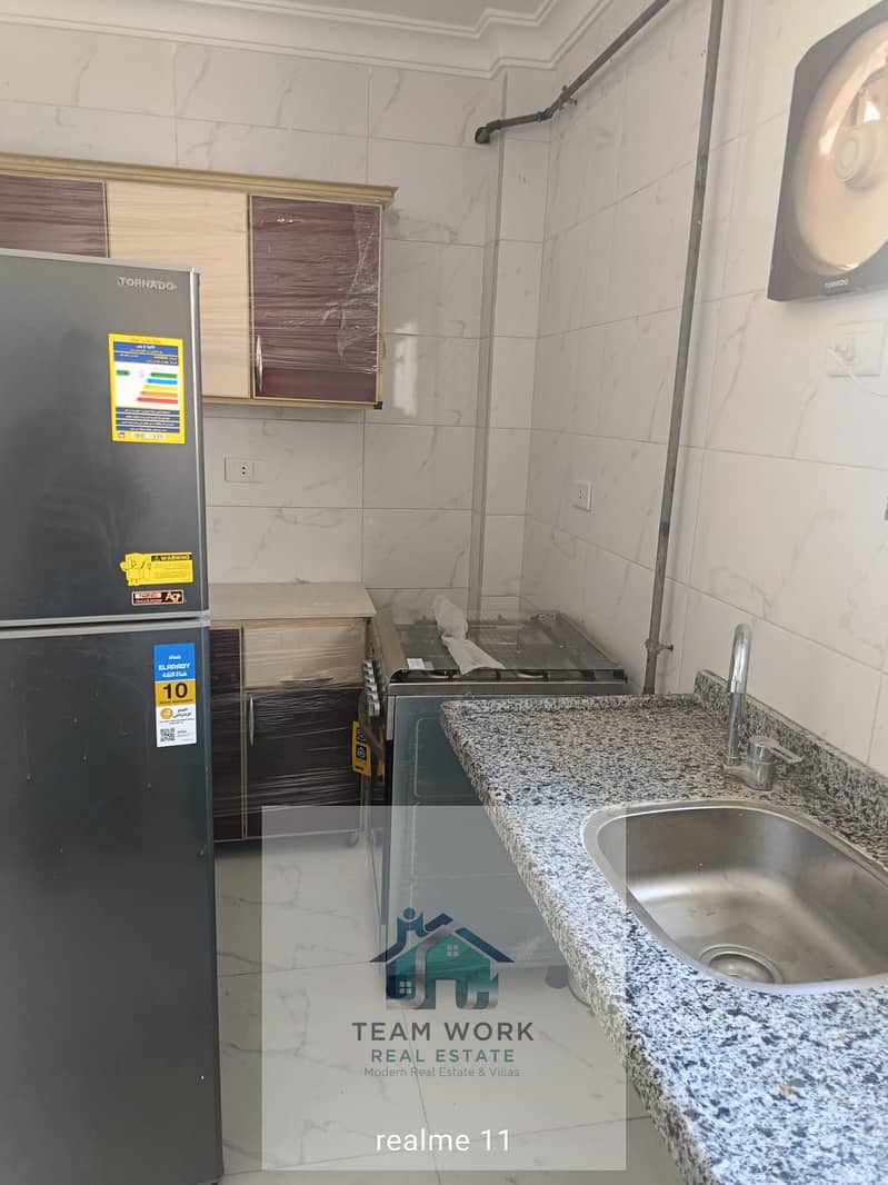Furnished apartment for rent: 3-bedroom apartment (6 beds) with clean furnishings in the heart of First District, Zayed - Widok 3