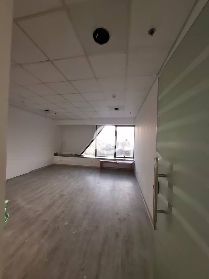 Administrative office for rent, fully finished and air-conditioned, with an area of 750 meters on a main street in New Cairo. - More