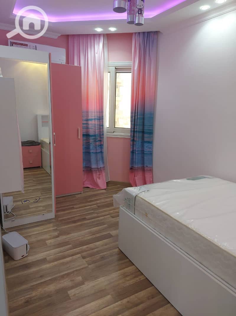10 d76a0ecd-5aee-4ad9-b735-b6b1a8ce2555. jpg