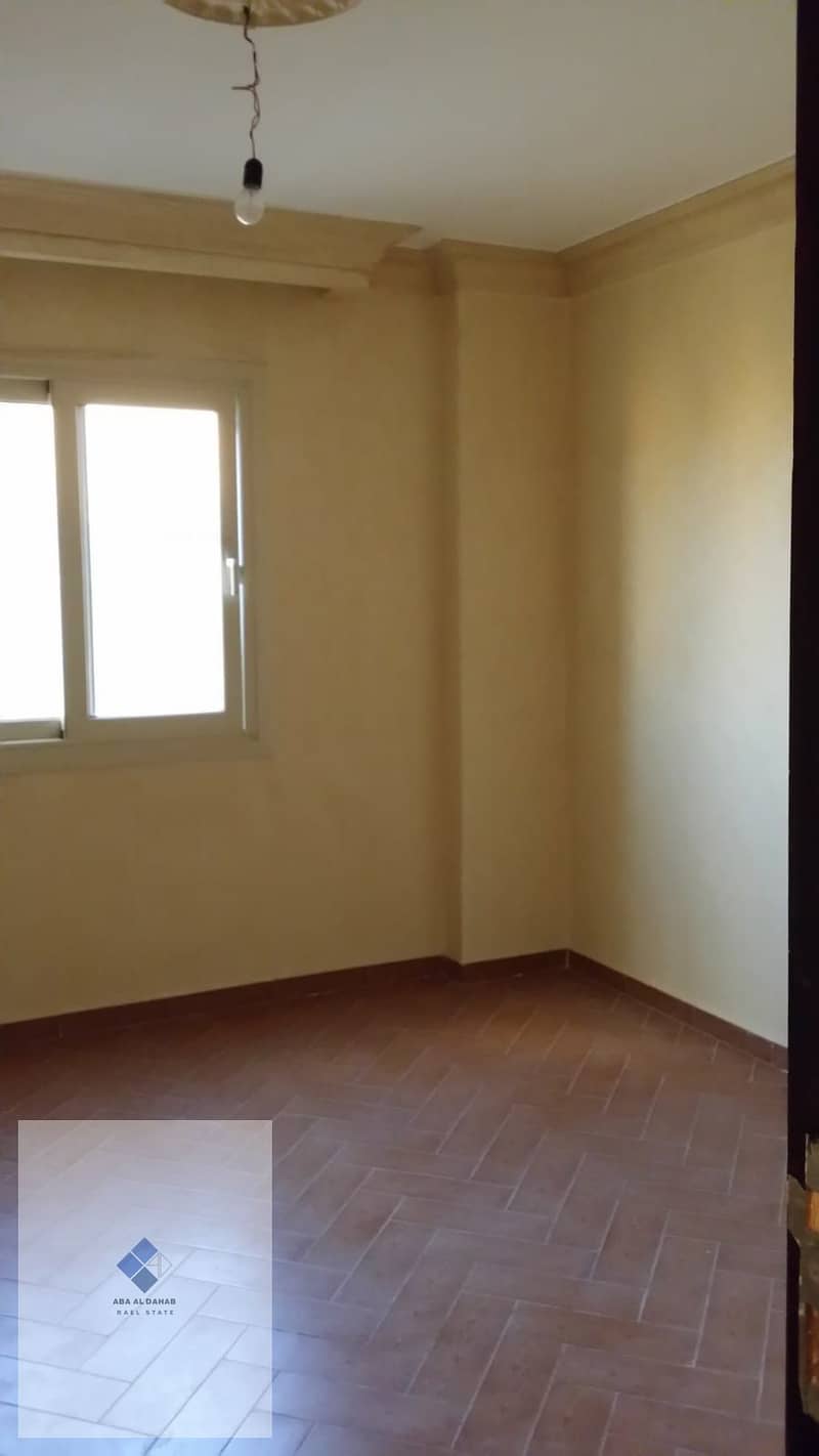 Room for rent in Fifth Settlement – Violet 12, distinctive area, 3 bedrooms, 2 bathrooms on the top floor, with a sea view, and a prime location on a main square. - View 2