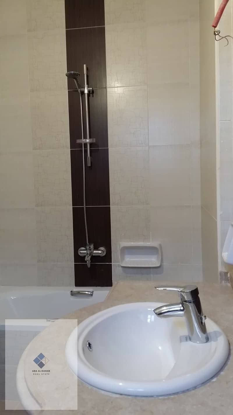 Room for rent in Fifth Settlement – Violet 12, distinctive area, 3 bedrooms, 2 bathrooms on the top floor, with a sea view, and a prime location on a main square. - View 4