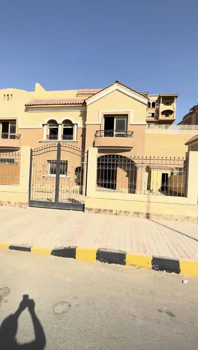 توين هاوس 5 غرف نوم للبيع في الشيخ زايد، الجيزة - فيلا توين هاوس في ارقى موقع مميز في الخمائل فيو بحري الشيخ زايد مرتفع