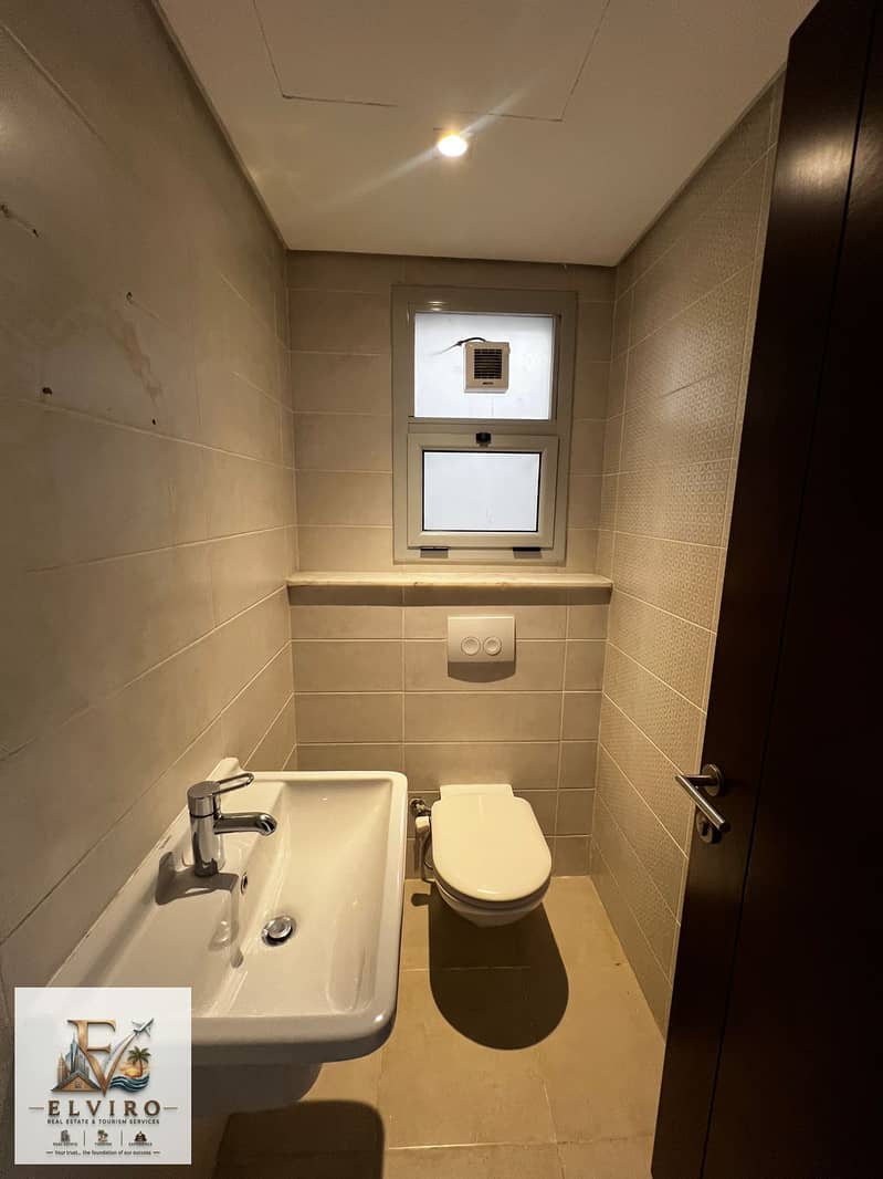 13 039f09bd-662a-4e3f-becc-08eddb0e3913. jpg