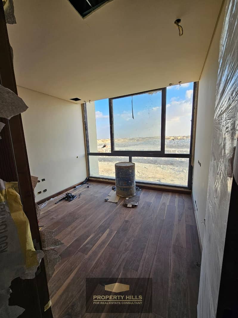 apartment overlooking land scape in most prim location - Vista 3