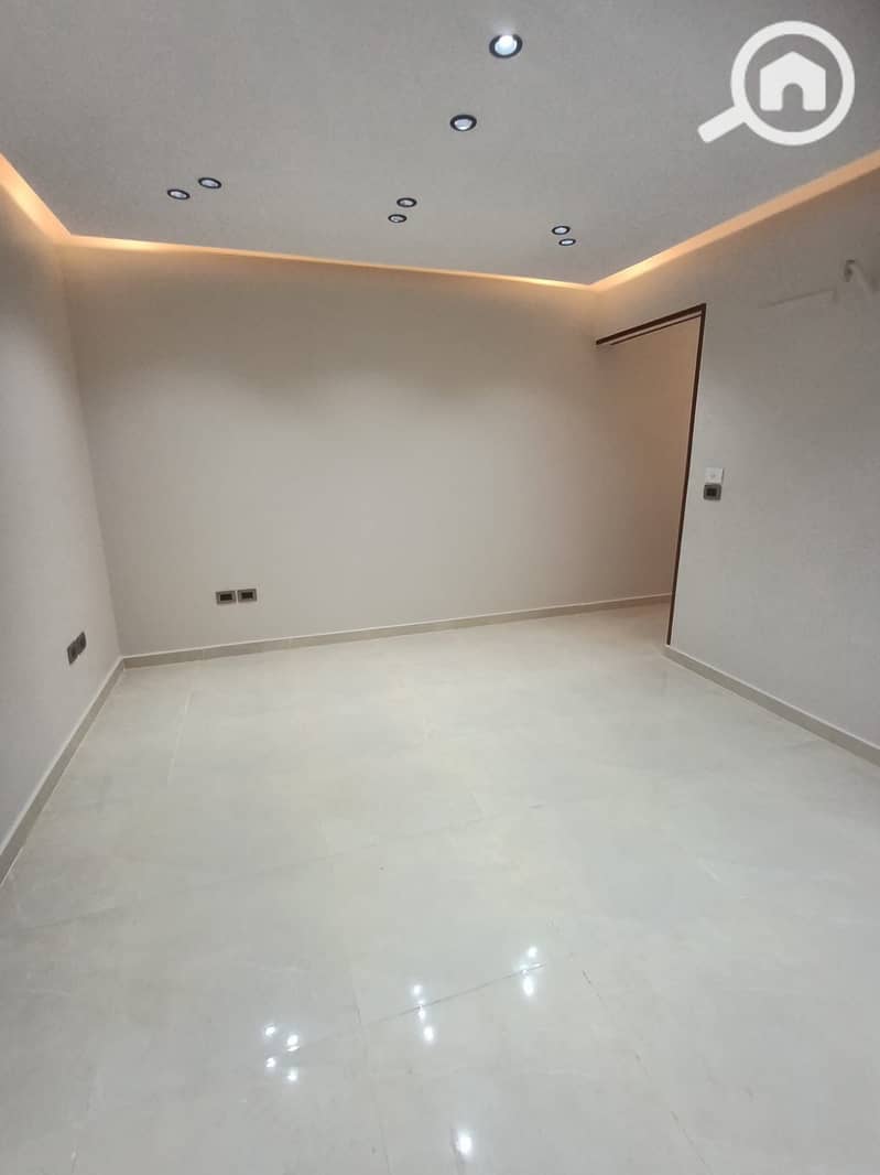2 5db957e3-bafd-49d7-b04c-0f103df584a1. jpg