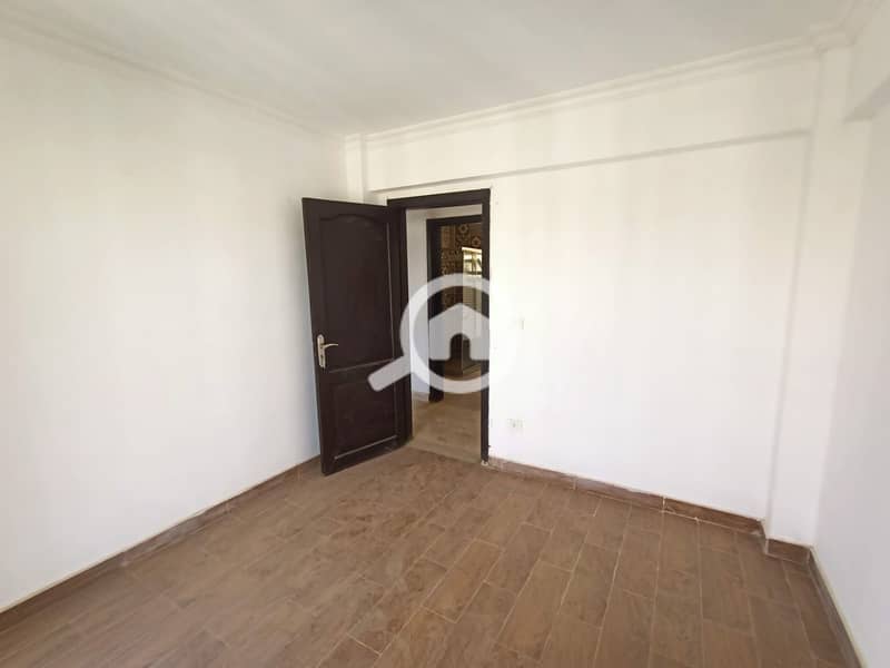 Apartment for sale in the جنه مصر compound in New Cairo, close to the American University and the Southern 90 and the new Sokhna Road in front of Gate 1 and the market. - Aanzicht 6