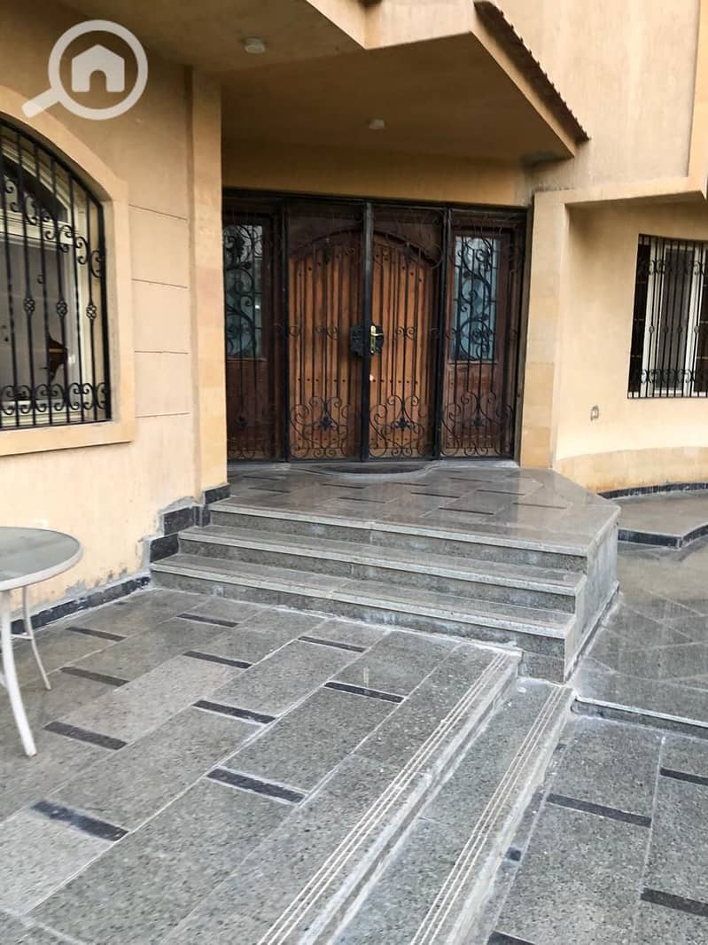 Private villa for sale in Al-Yasmin; 800-meter plot with a garden view and located on a corner lot - Fler