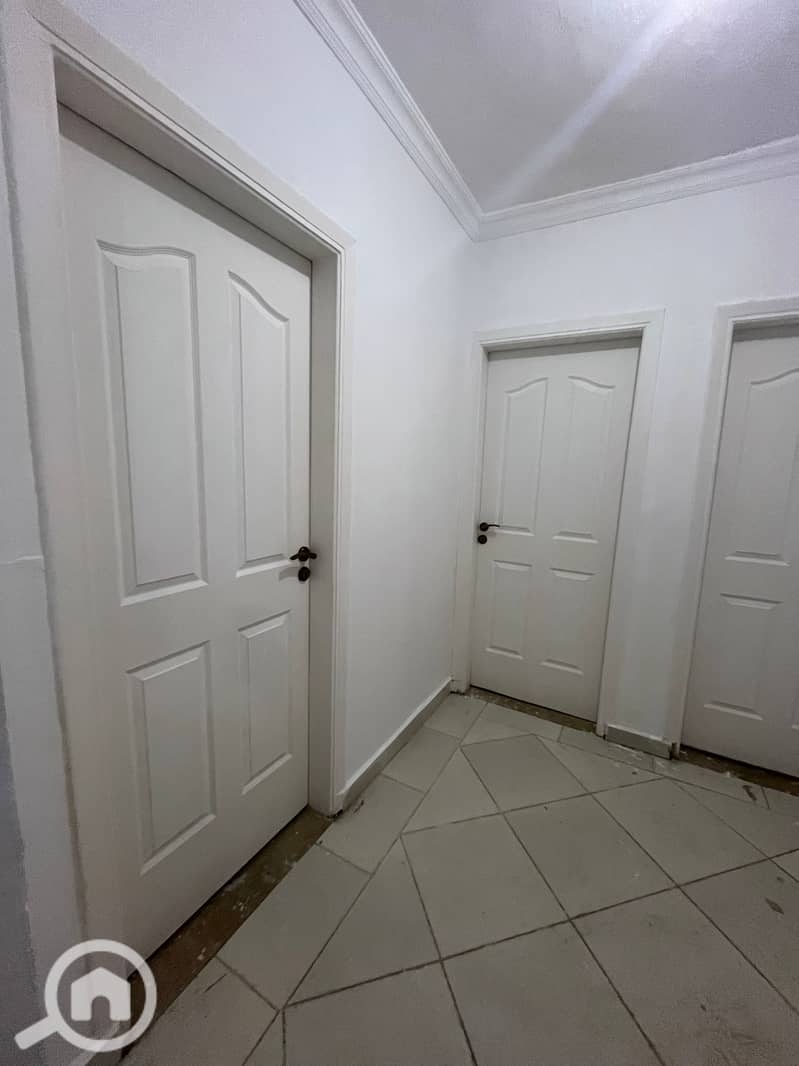 120 m² apartment in Gardenia City compound, Suez Road, first floor, super lux - Bild 3