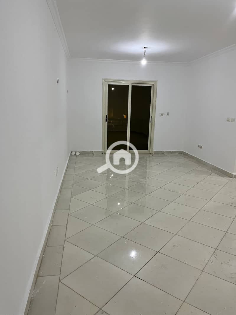 120 m² apartment in Gardenia City compound, Suez Road, first floor, super lux - Bild 5