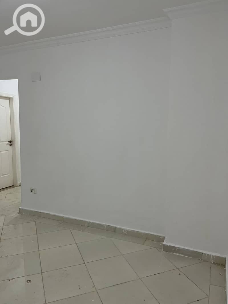 120 m² apartment in Gardenia City compound, Suez Road, first floor, super lux - Fler