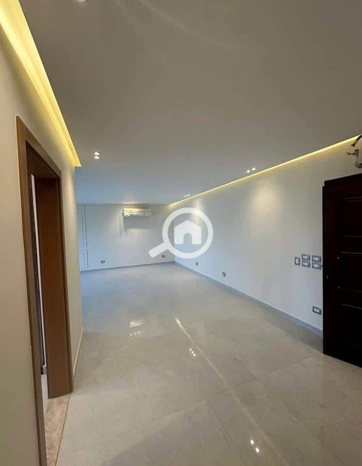 Inspect and move in immediately! Apartment for sale, 172 sqm on the tourist promenade in R7, New Administrative Capital. Prime location directly next - Altro
