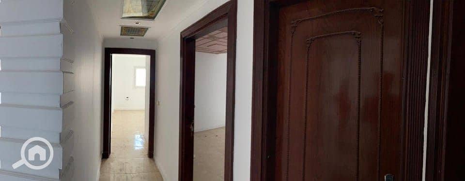 Sky Land Real Estate Office apartment for sale in Al-Nozha Al-Jadida, Cairo overlooking the Suez Bridge high lux with all amenities, has a share in the land, 3 rooms, 2 bathrooms, kitchen, reception, 11th floor, and the last floor has thermal insulation. - Bild 6