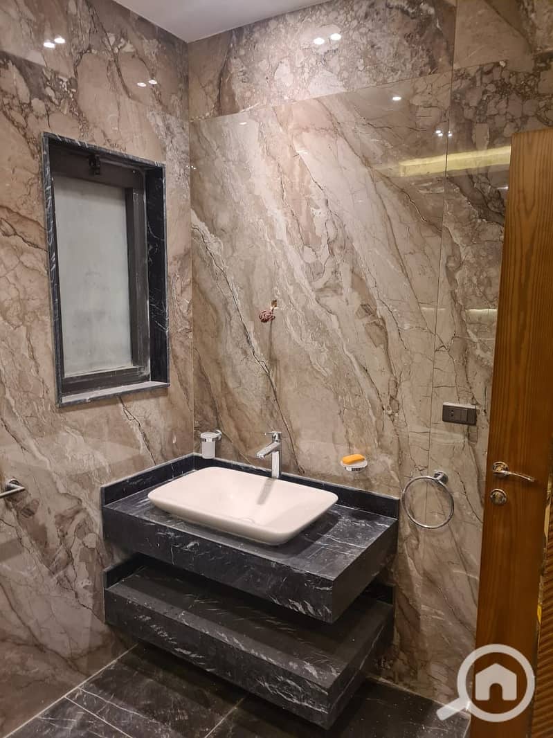 8 425451. jpg