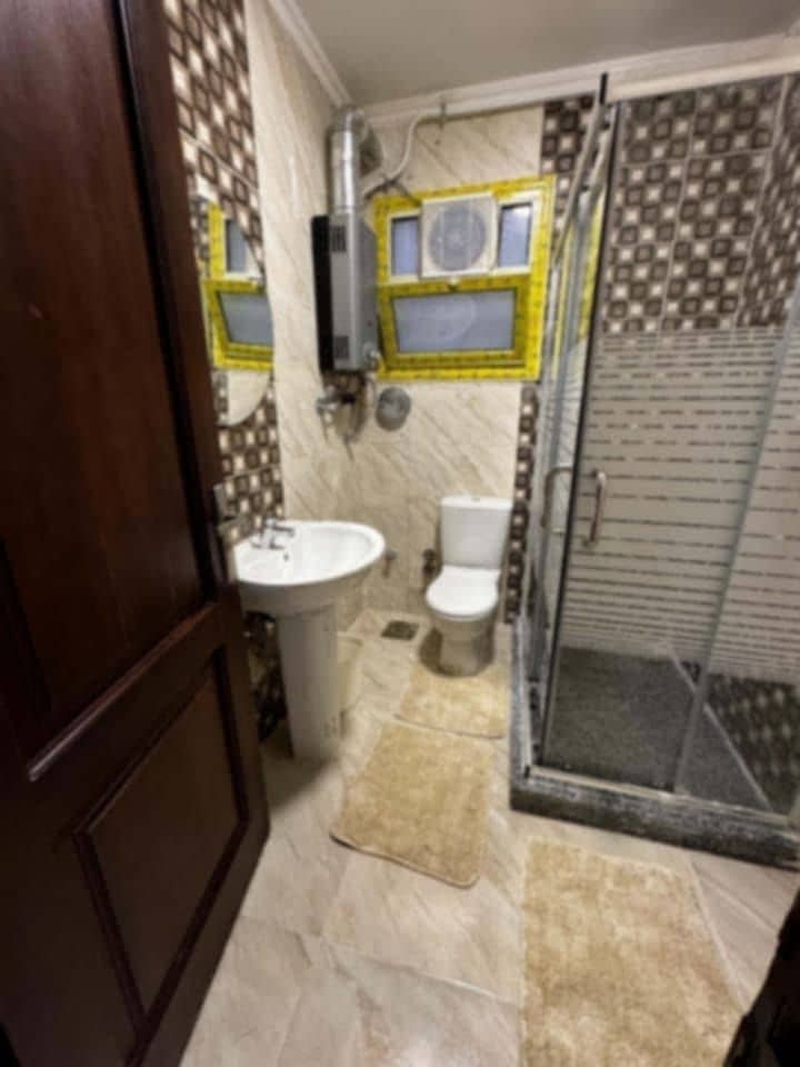 Furnished apartment for rent in Janna Zayed 2, Sheikh Zayed; includes a kitchen, features a prime location, and offers a wonderful view. - Meer