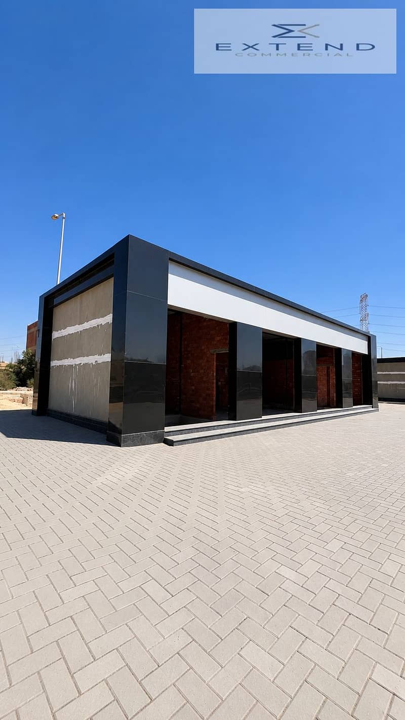 A strategic location in October Gardens, a restaurant for rent with outdoor spaces and close to the main axes and new expansions. - Més