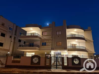 فیلا 10+ غرف نوم للايجار في القاهرة الجديدة، القاهرة - 134624. jpg