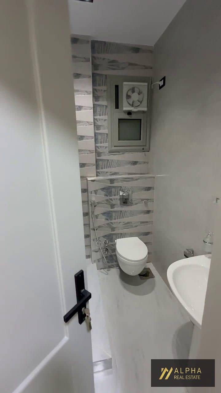 8 1000436038. jpg