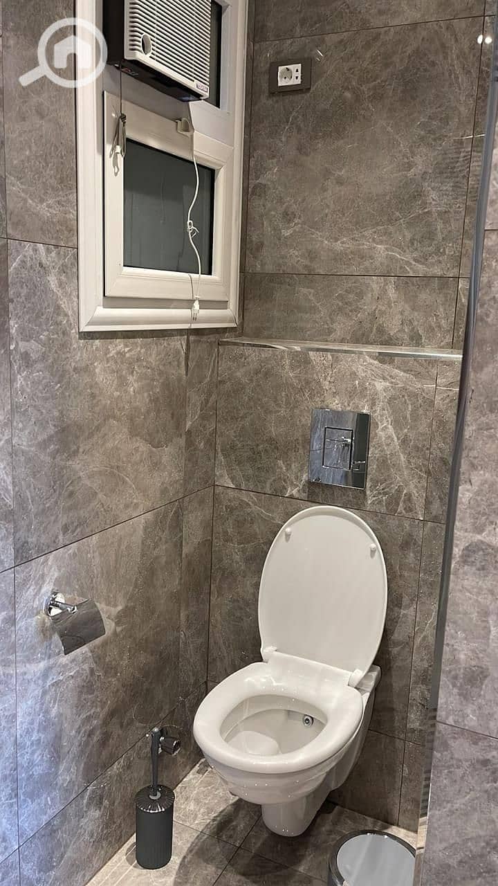 8 1000469500. jpg