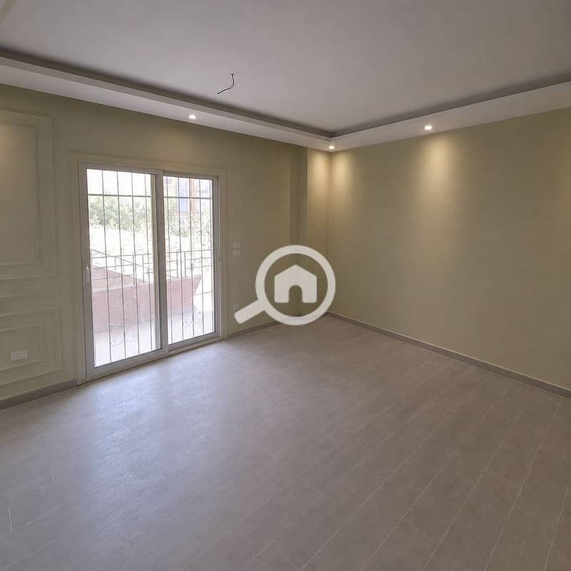 6 Firefly_gpt-image_Remove all furniture, decorations, objects, clutter, appliances, curtains, carpets, a 655163. png