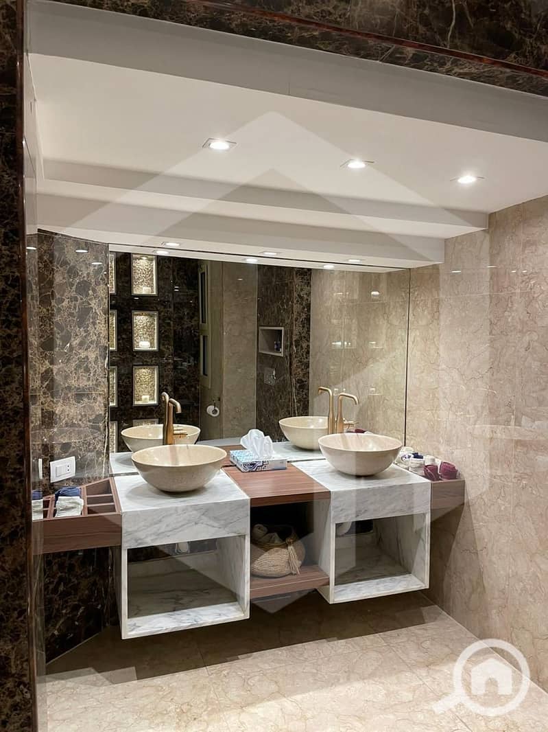21 Royal Meadows 22. jpg