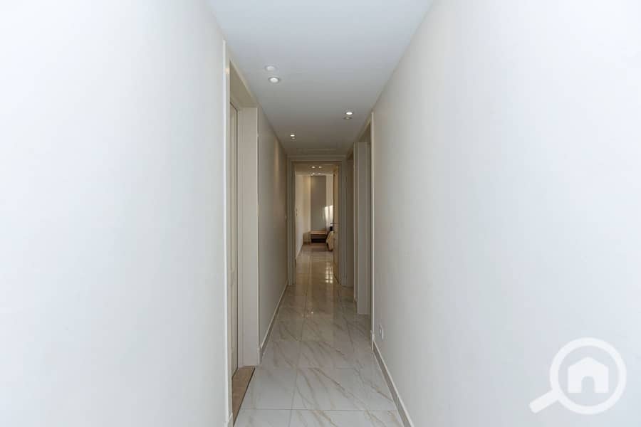 8 214068. jpg