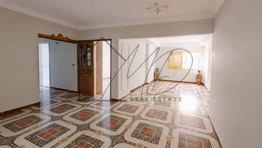 شقة 3 غرف نوم للايجار في زيزينيا، الإسكندرية - WhatsApp Image 2026-07-30 at 10.35. 00 AM (1). jpeg