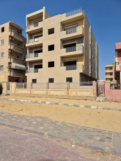 3 Bedroom Flat for Sale in Badr City, Cairo - بمدينة بدر دور كامل على شقتين كل شقة ١٨٠م تصلح إداري وتجاري وسكني