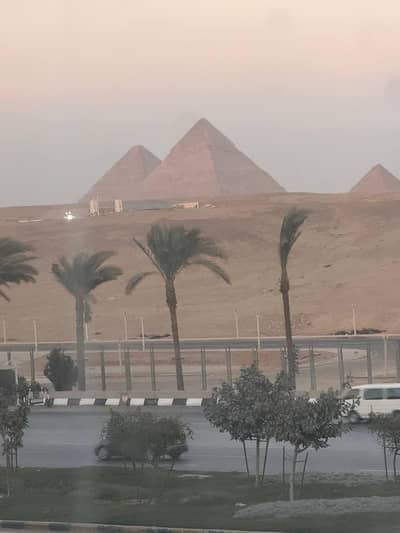 3 Bedroom Flat for Sale in Hadayek al-Ahram, Giza - pyraشقة viاطلالة علي الاهرامات مباشر ، امام بوابة الاهرامات بسعر خيالى 3 Bedroom Flat for Sale in Hadayek al-Ahram, Giza - pyraشقة viاطلالة علي الاهرامات مباشر ، امام بوابة الاهرامات بسعر خيالى