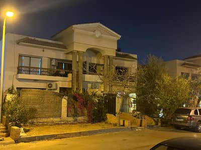اي فيلا 4 غرف نوم للبيع في مدينة الشروق، القاهرة - فرصة لن تتكرر لسرعة البيع نموزج i villa ارضي و بيزمنت في كمبوند راقي
