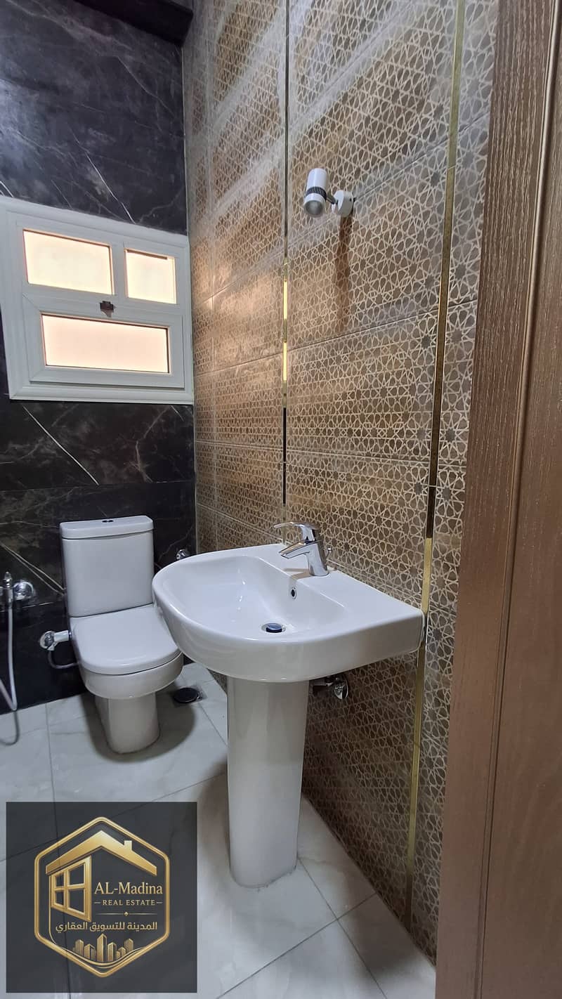8 1000196034. jpg