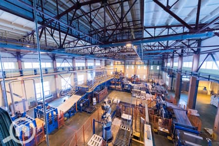 مصنع  للبيع في العاشر من رمضان، الشرقية - factory-workshop-interior-machines-glass-production-background. jpg