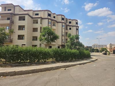 3 Bedroom Apartment for Sale in Shorouk City, Cairo - إطلالة وواجهة مميزة — 151 متر نصف تشطيب في قلب الشروق