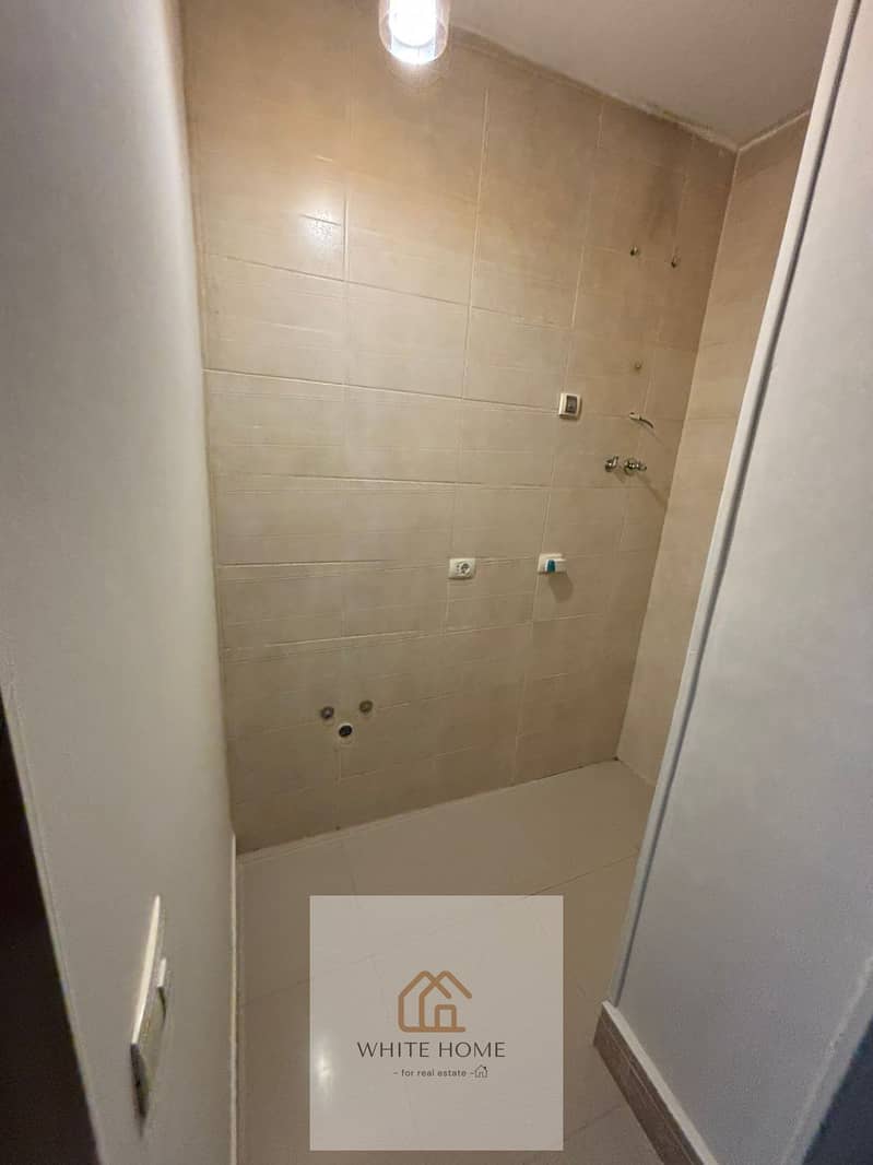 7 1000858160. jpg