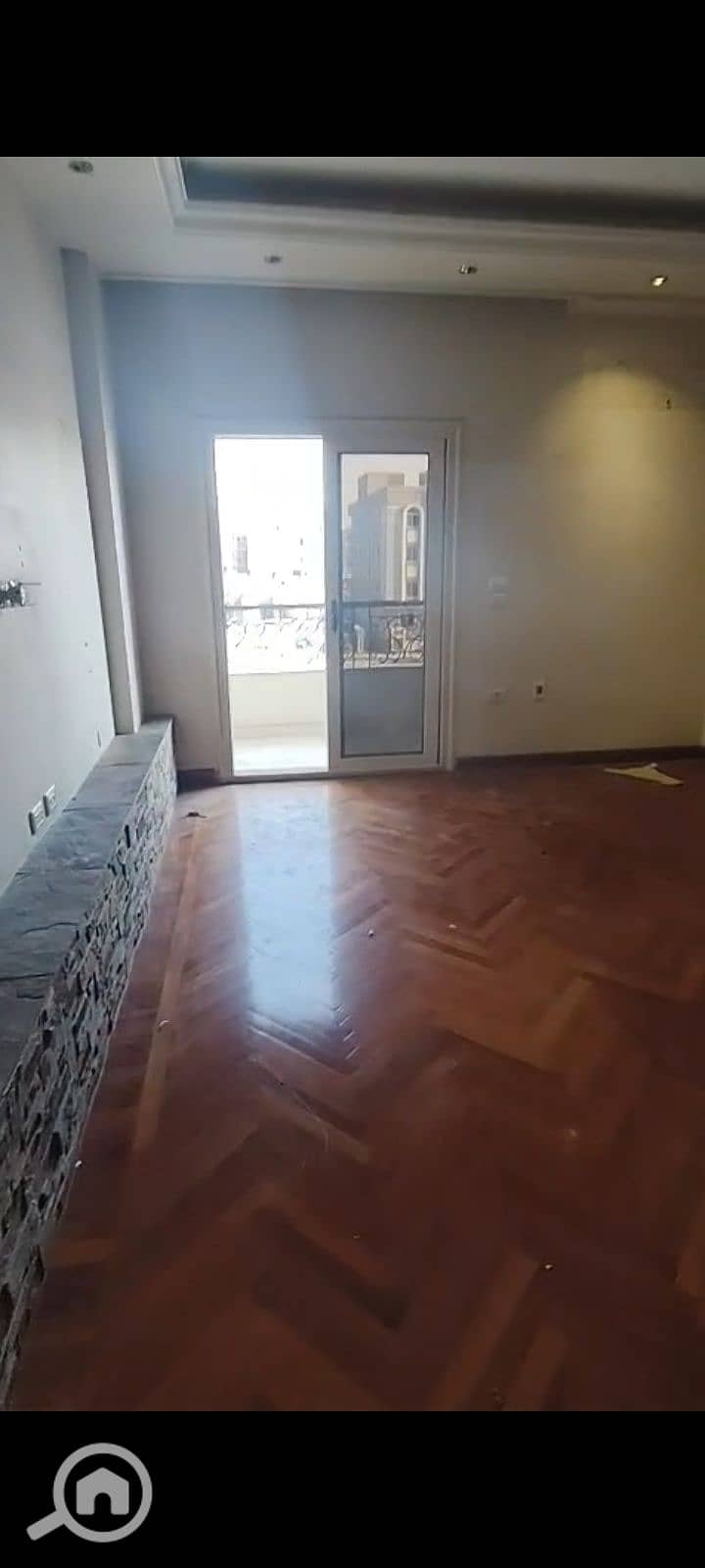 2 28153. jpg