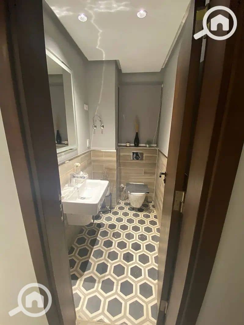 7 38070819-800x600. png