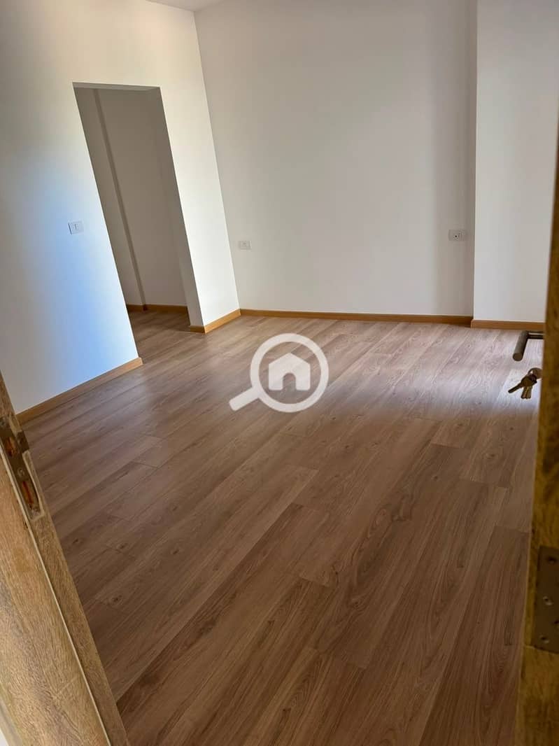 2 4c8cd1c9-d19a-4cd2-8d7a-f7ecf55d6eed. jpeg