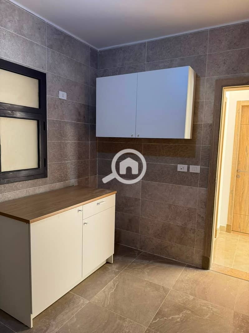4 ea3f5731-4e4f-4480-8ab5-48f3e2775d43. jpeg