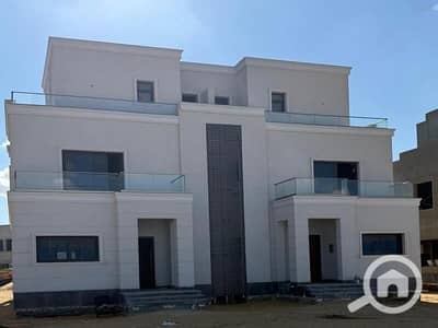 3 Bedroom Townhouse for Sale in Sheikh Zayed, Giza - WhatsApp Image 2025-03-02 at 1.49. 51 PM (3). jpeg 3 Bedroom Townhouse for Sale in Sheikh Zayed, Giza - WhatsApp Image 2025-03-02 at 1.49. 51 PM (3). jpeg