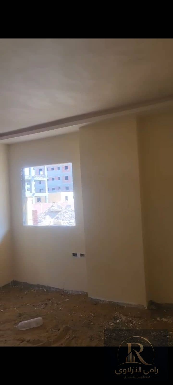 8 1000111944. png