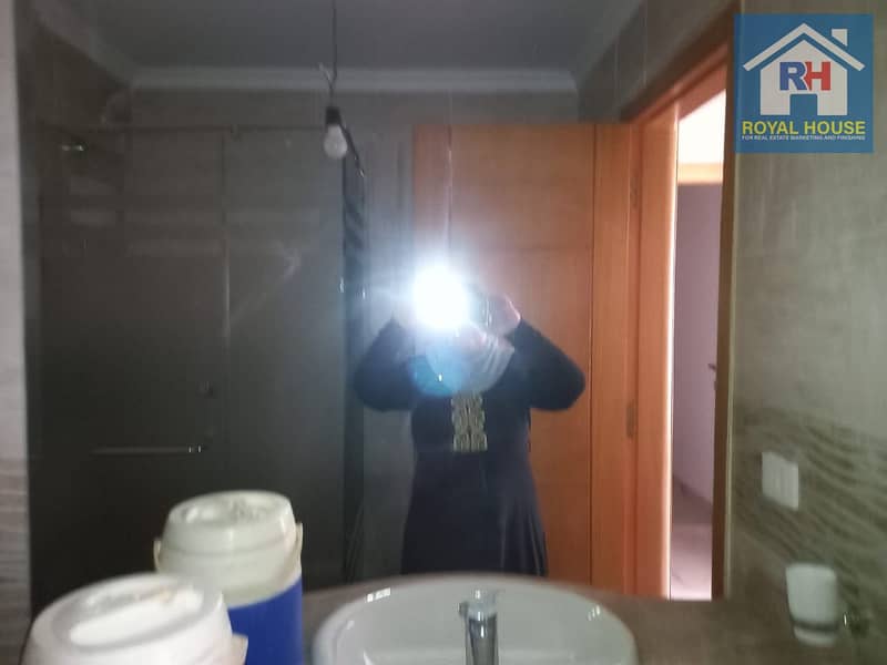 9 4851e208-6df7-4e6e-b83f-725facef58cb. jpg