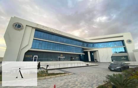 عيادة  للبيع في القاهرة الجديدة، القاهرة - عيادة لقطة للبيع تشطيب كامل بالتكييفات استلام فوري