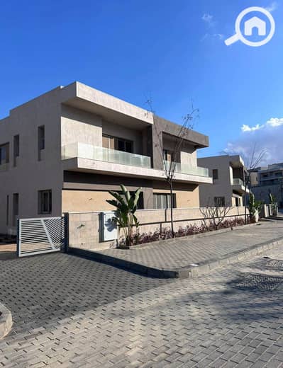 4 Bedroom Townhouse for Sale in 6th of October, Giza - a4197e3f-3fbb-4e02-aaca-87046bd07c27 (1). jpg 4 Bedroom Townhouse for Sale in 6th of October, Giza - a4197e3f-3fbb-4e02-aaca-87046bd07c27 (1). jpg