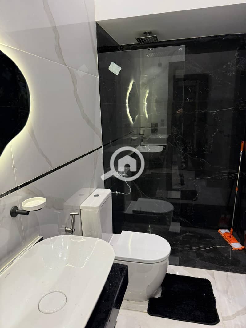 8 1000324524. jpg