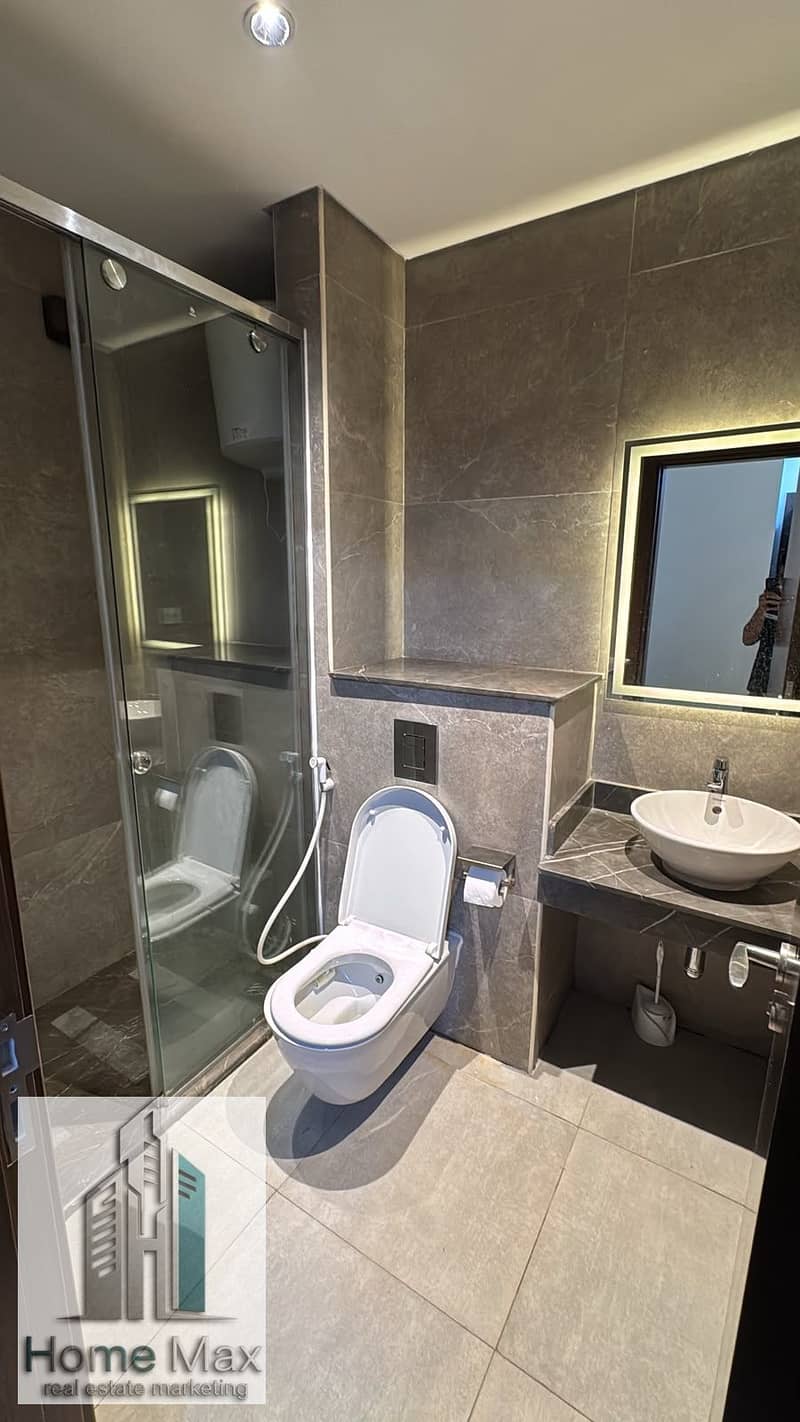 4 50a95f07-abbd-4723-98b9-acd4da245a7f. jpg