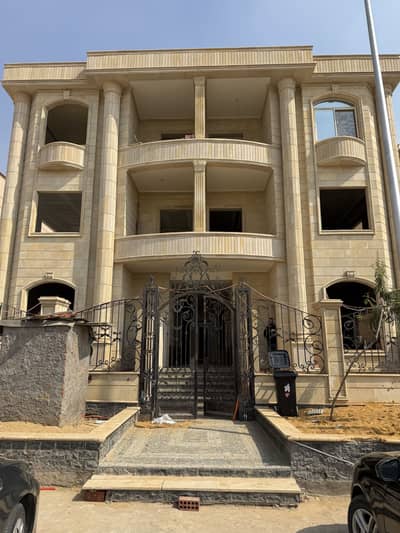 3 Bedroom Apartment for Sale in New Cairo, Cairo - شقه للبيع النرجس فيلات من المالك مباشرة (التواصل واتس آب فقط)