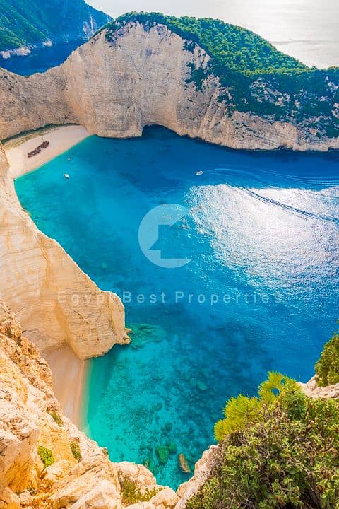 16 zakynthos-shipwreck-navagio-beach-parga-greece-02. jpg