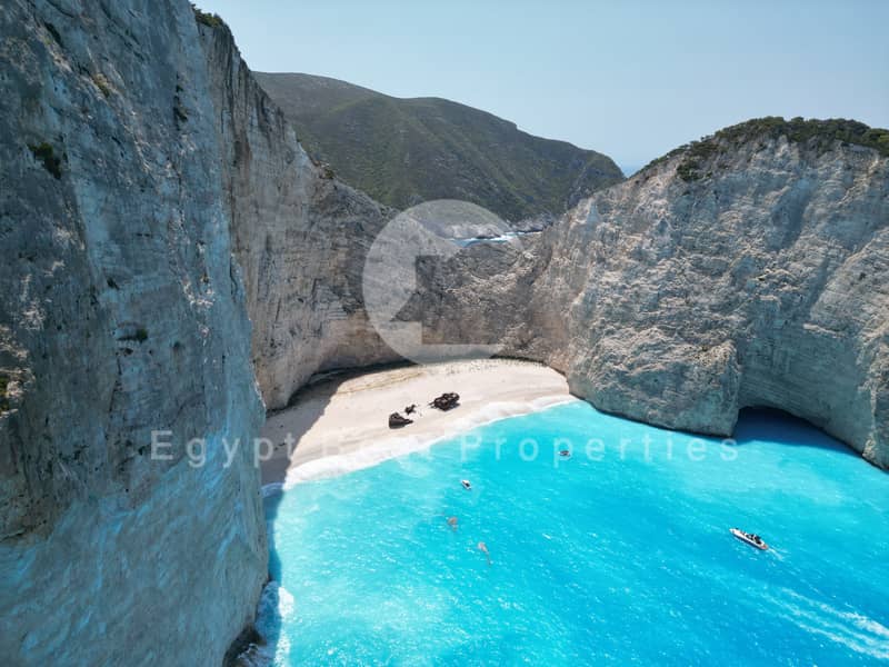 19 Navagio,_Zante_01. jpg