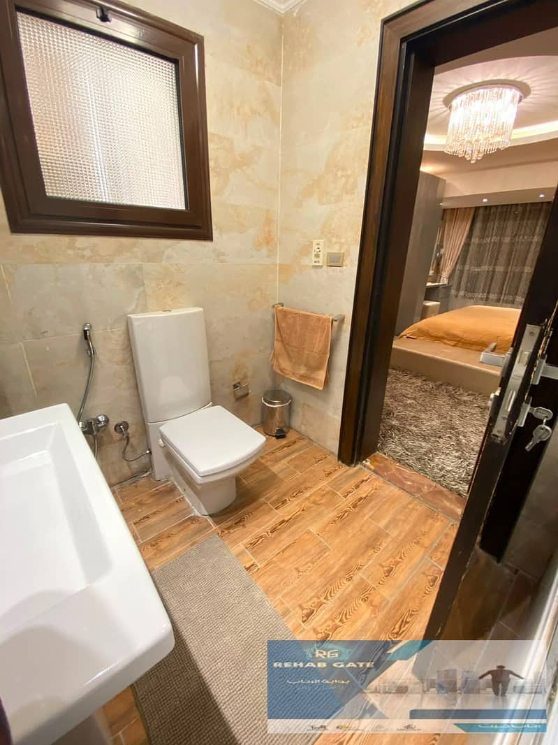 18 b990fb4e-1403-4ab4-9b58-55494fc08ff9. jpg